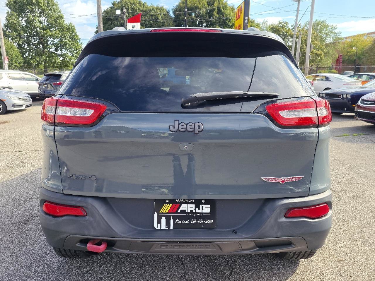 Used 2015 Jeep Cherokee Trailhawk w/ Cold Weather Group AWD/4WD image 6