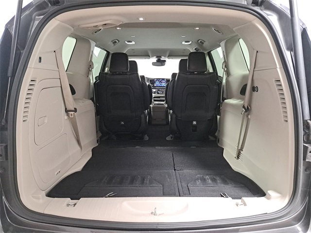 Used 2023 Chrysler Pacifica Touring-L image 10