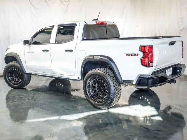 Used 2025 Chevrolet Colorado Trail Boss w/ Midnight Edition AWD/4WD image 9