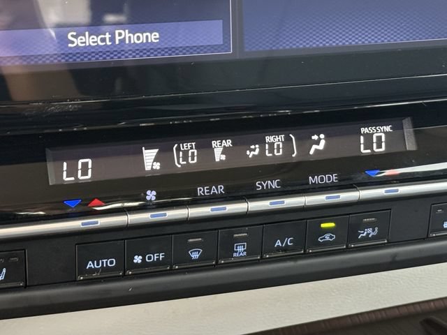 Certified 2024 Toyota Sienna XLE FWD image 21