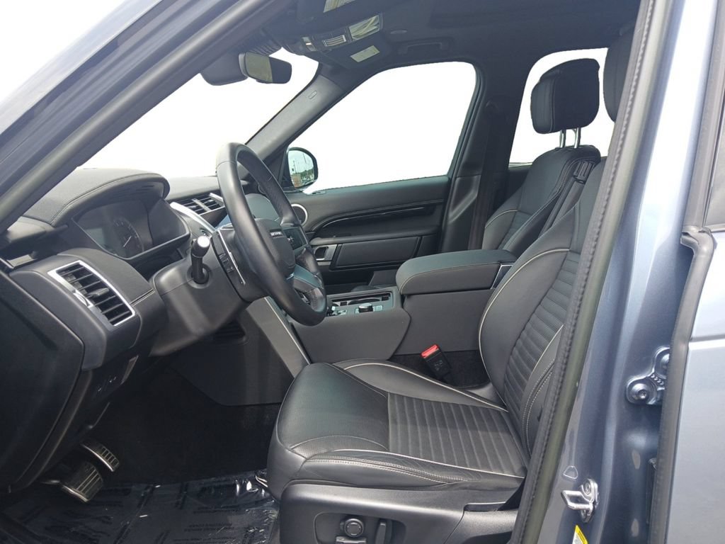 Used 2023 Land Rover Discovery Metropolitan Edition AWD/4WD image 9