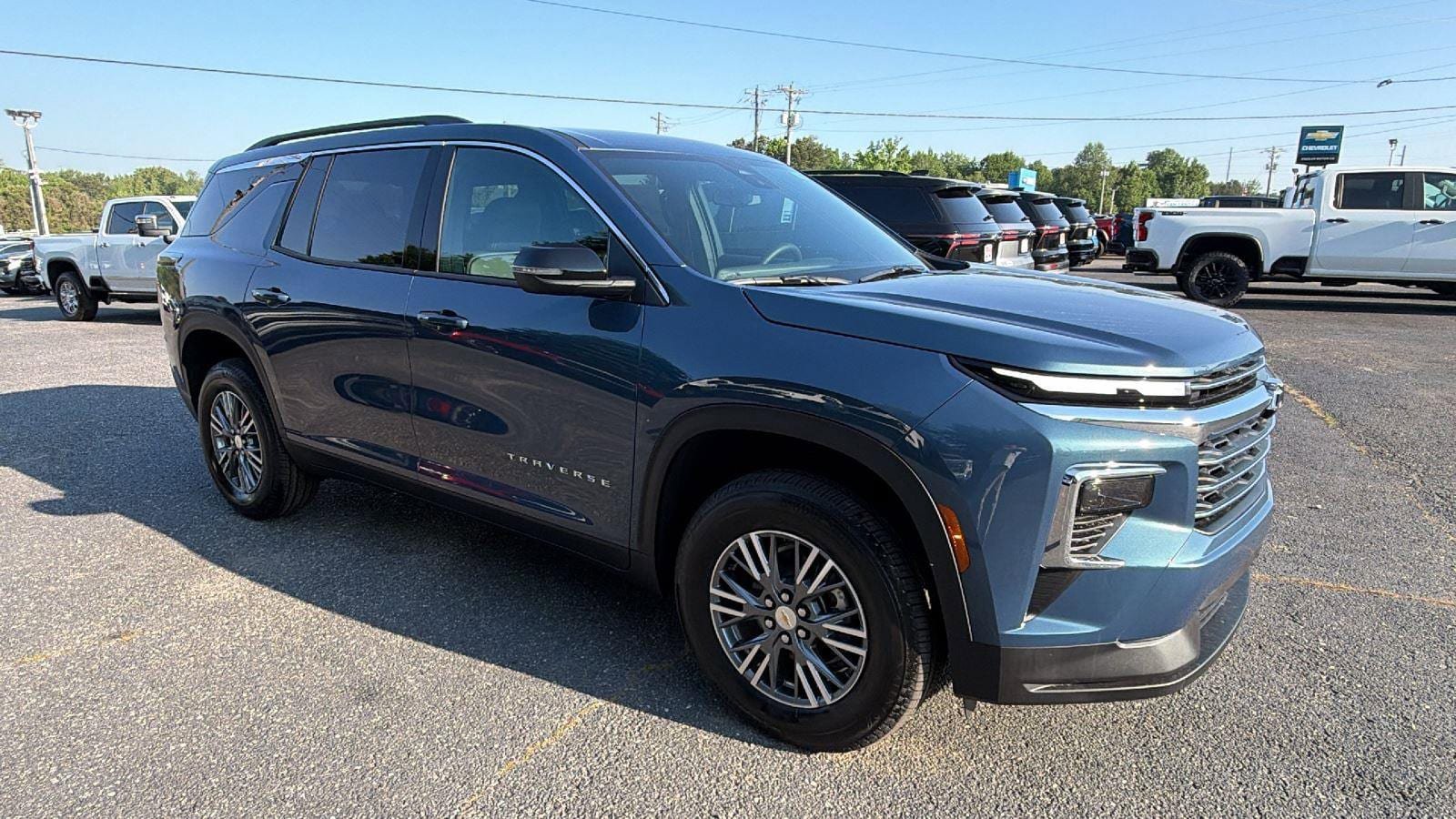 New 2026 Chevrolet Traverse LT FWD image 3