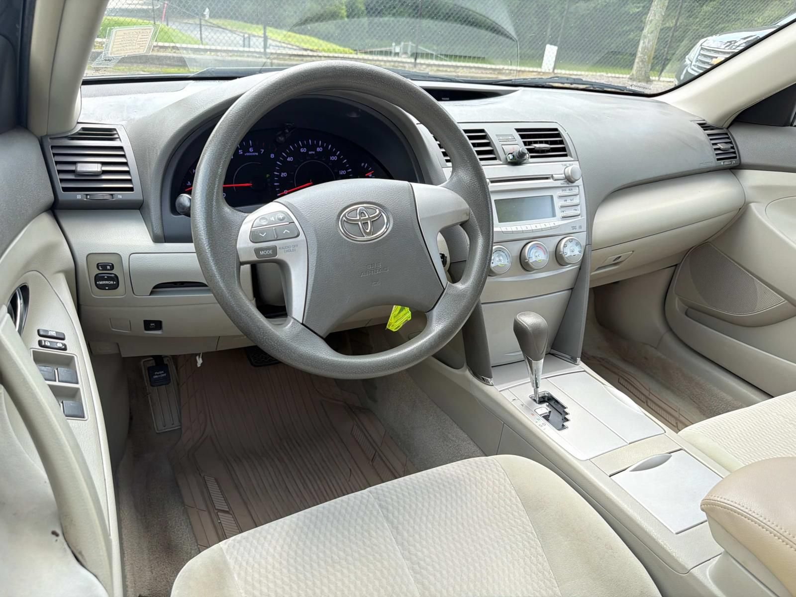 Used 2010 Toyota Camry LE FWD image 22