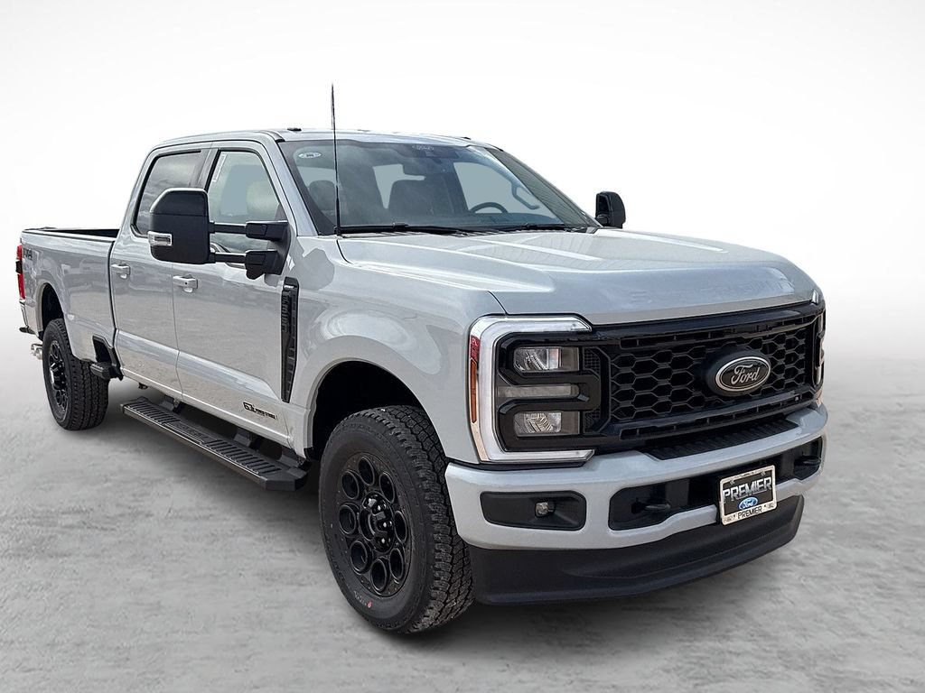 New 2026 Ford F350 Lariat w/ Black Appearance Package