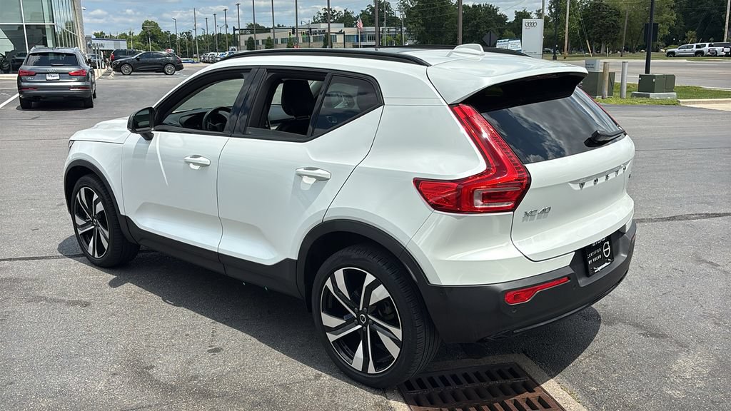 Used 2023 Volvo XC40 B5 Plus w/ Driver Assist Package AWD/4WD image 4