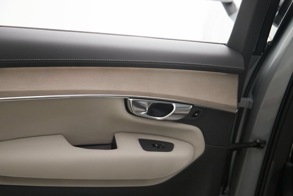 New 2026 Volvo XC90 T8 Plus w/ Protection Package Premier AWD/4WD image 17