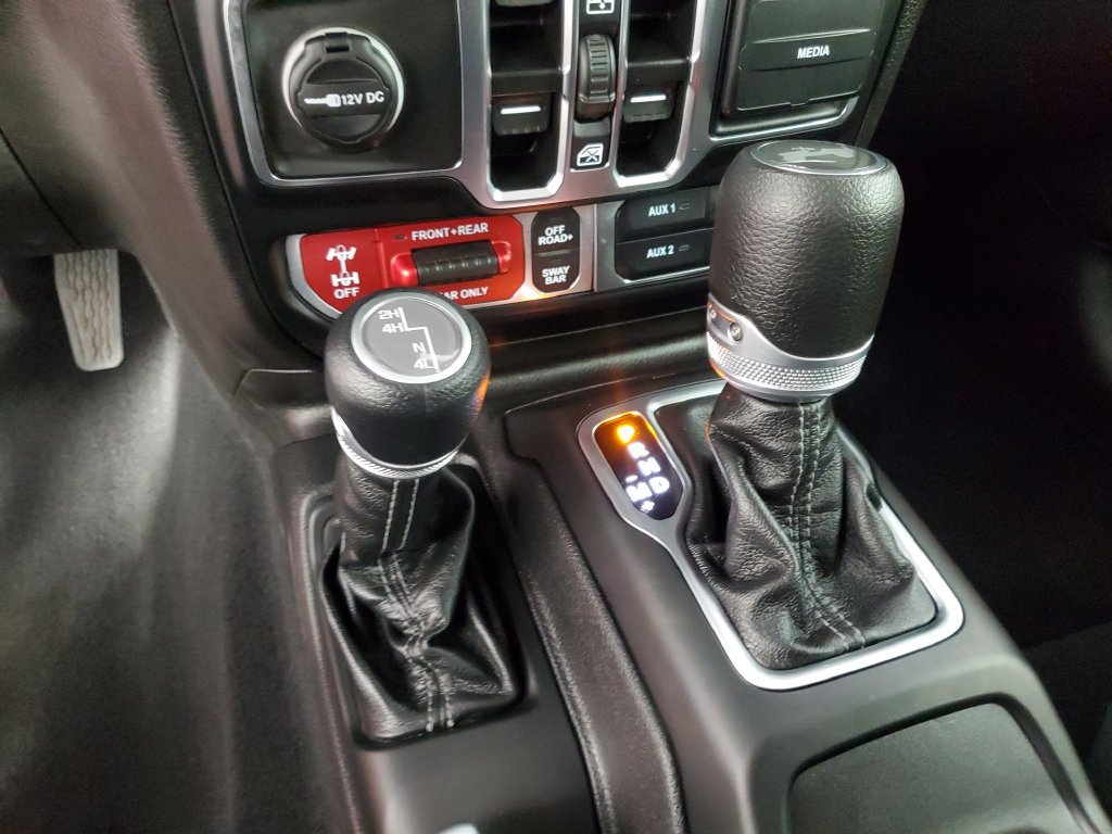 Used 2025 Jeep Wrangler Unlimited Rubicon w/ Convenience Group AWD/4WD image 18