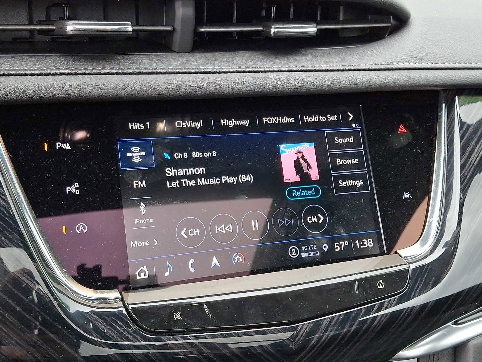 Used 2025 Cadillac XT6 Premium Luxury w/ Technology Package AWD/4WD image 19