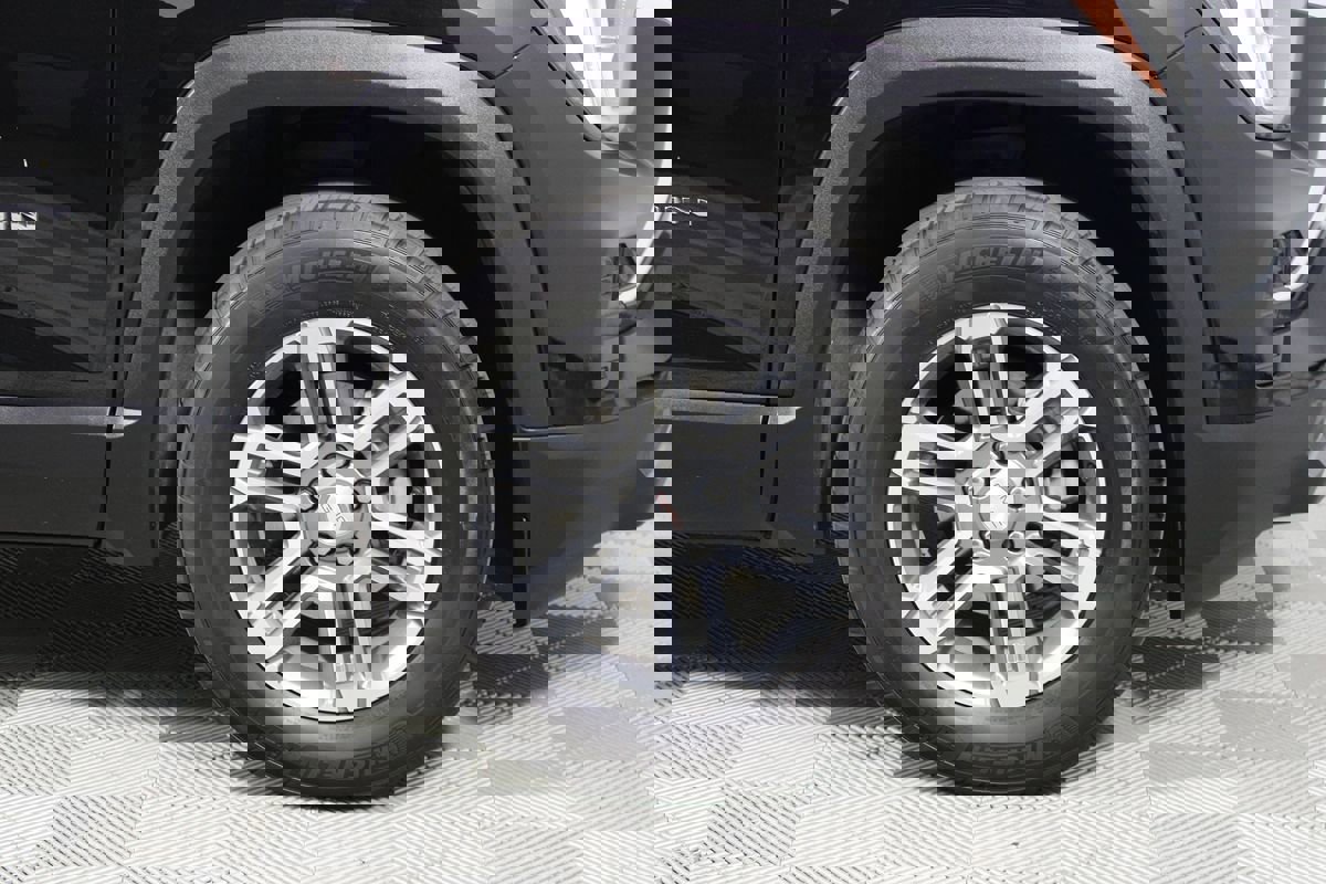 Used 2025 GMC Terrain Elevation image 38