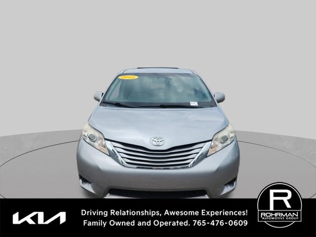 Used 2015 Toyota Sienna LE FWD image 2
