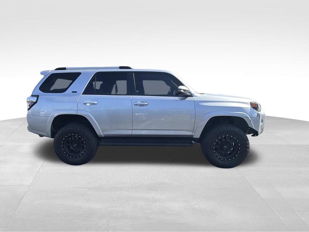 Used 2020 Toyota 4Runner SR5 Premium AWD/4WD image 2