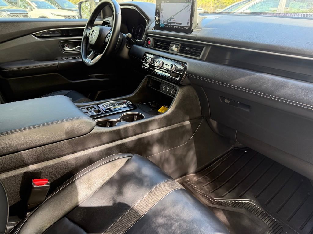 Certified 2025 Honda Pilot Touring image 11