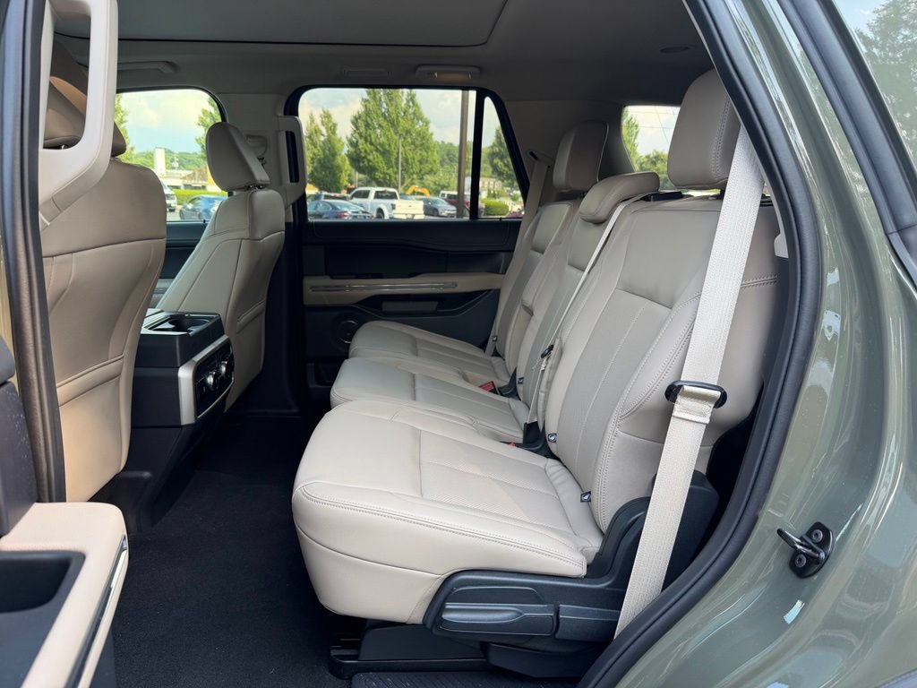 Used 2024 Ford Expedition XLT AWD/4WD image 20