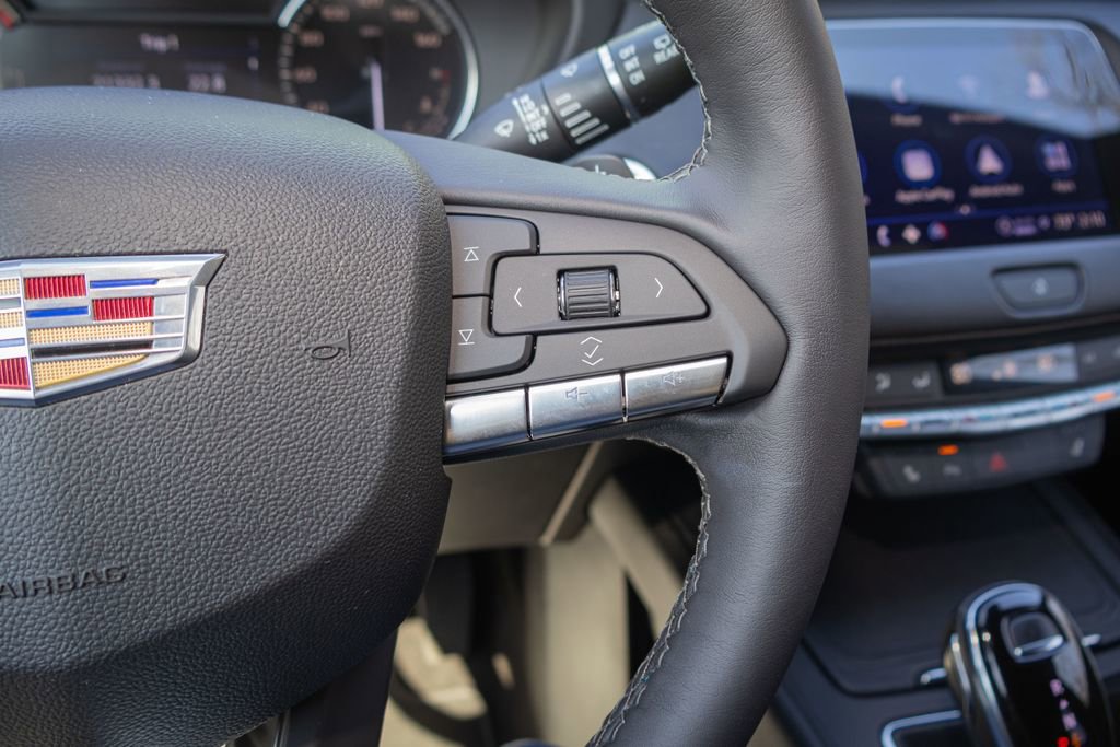 Used 2023 Cadillac XT4 Luxury w/ Cold Weather Package image 23