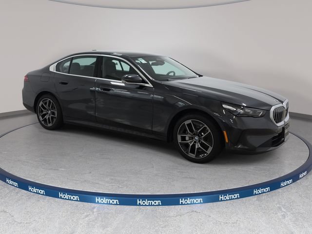 Used 2026 BMW 530i xDrive w/ Premium Package AWD/4WD image 3