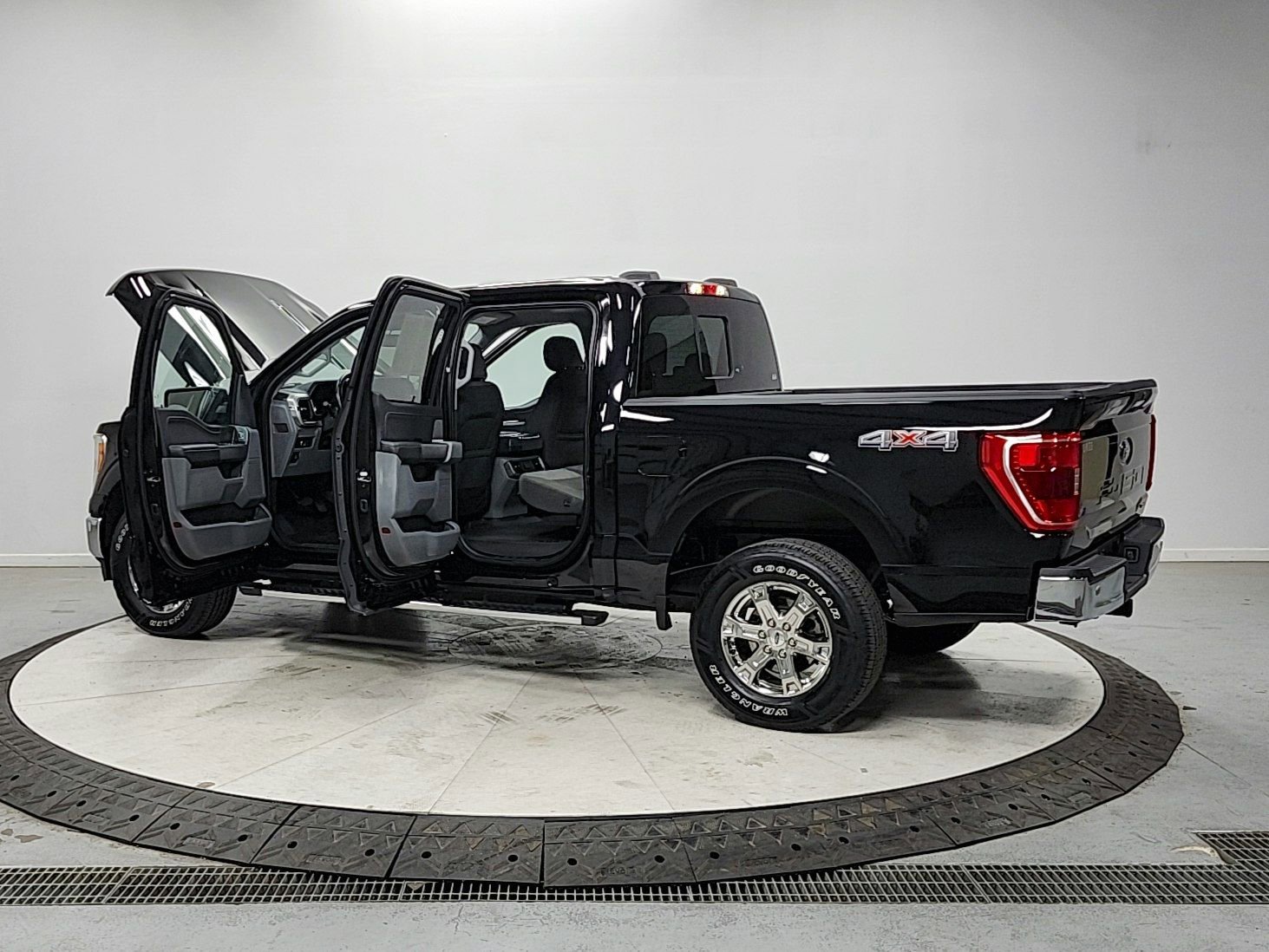 Used 2021 Ford F150 XLT w/ Equipment Group 301A Mid image 13