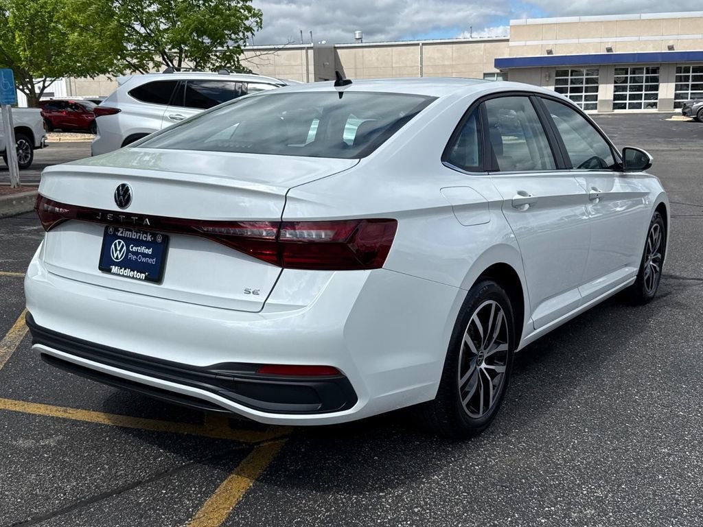 Certified 2025 Volkswagen Jetta SE w/ Sunroof Package FWD image 3