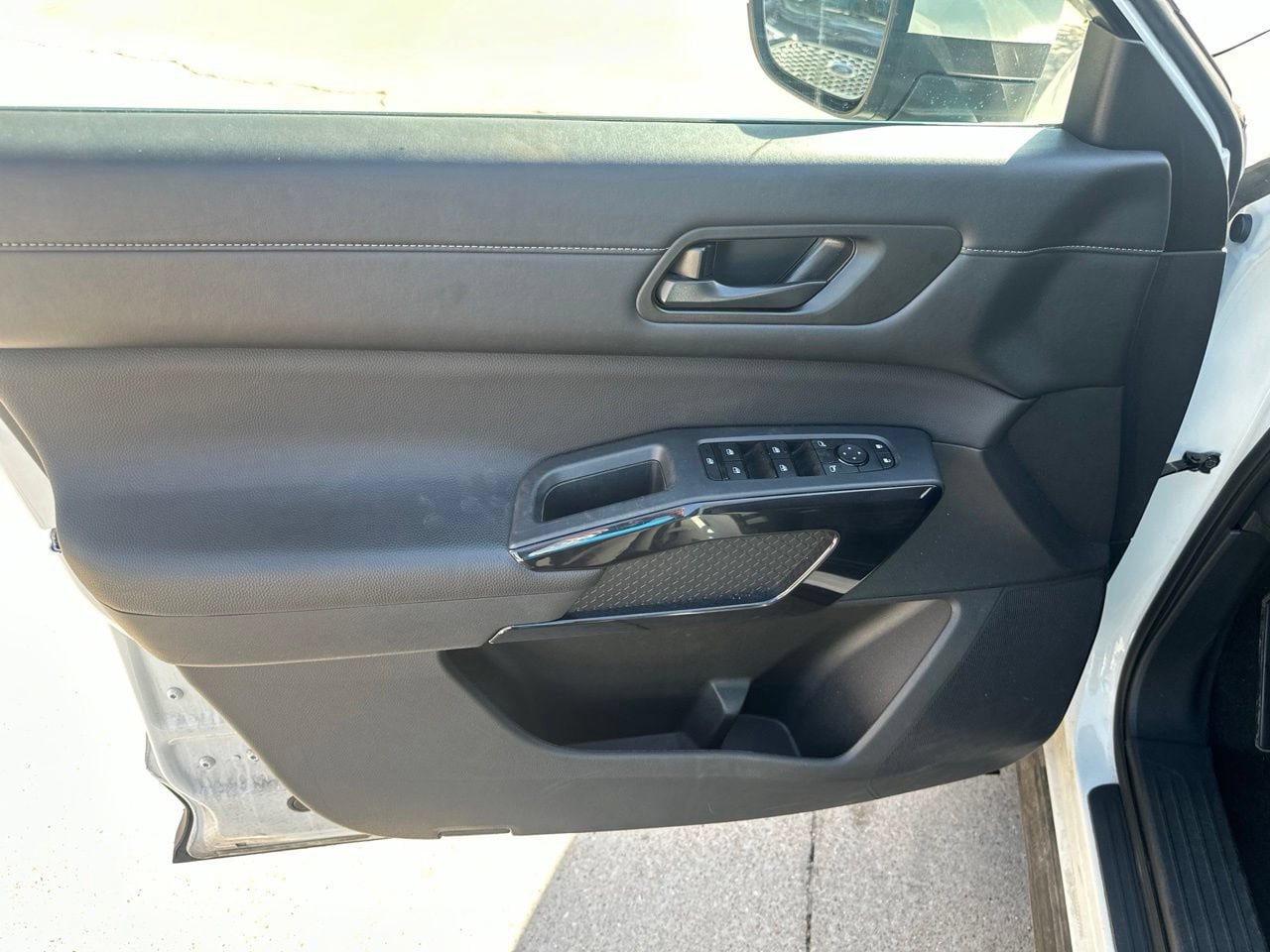 Used 2025 Nissan Pathfinder SV AWD/4WD image 10