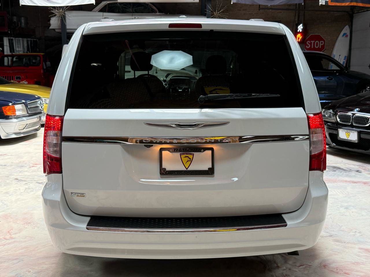 Used 2014 Chrysler Town & Country Touring FWD image 8