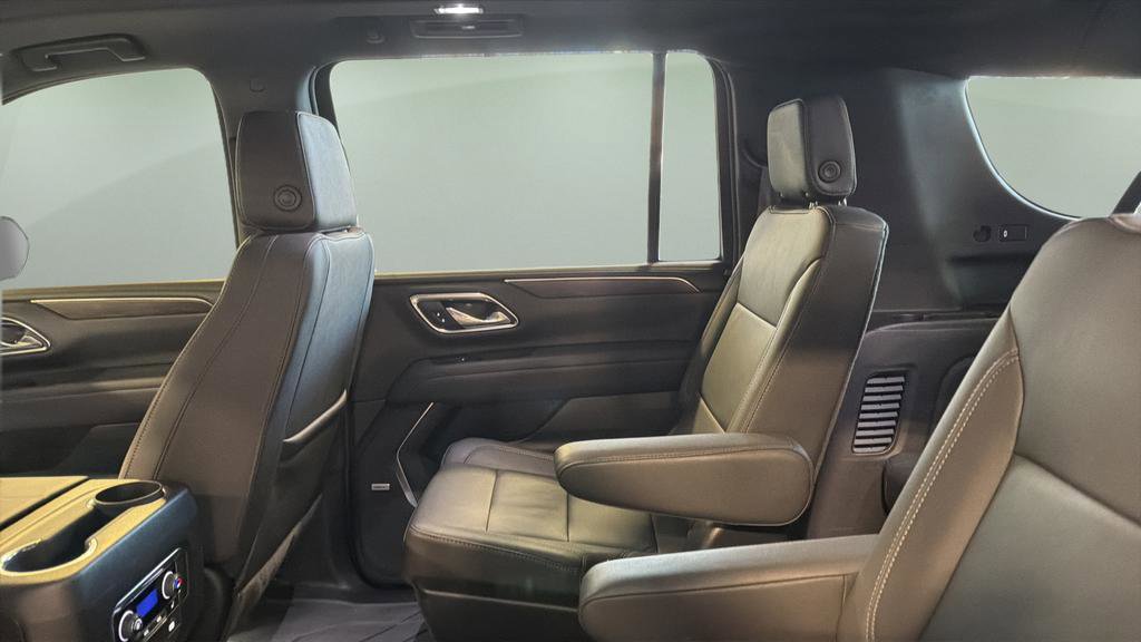 Used 2024 Chevrolet Suburban Z71 w/ Luxury Package image 16