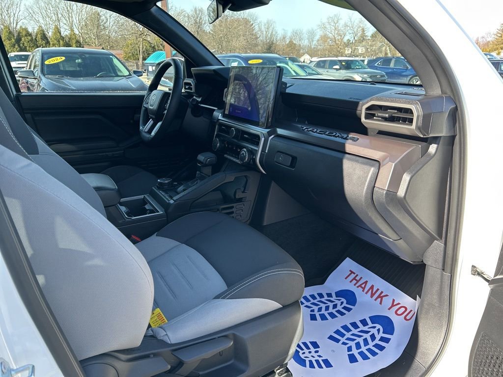 Used 2024 Toyota Tacoma TRD Off-Road image 17