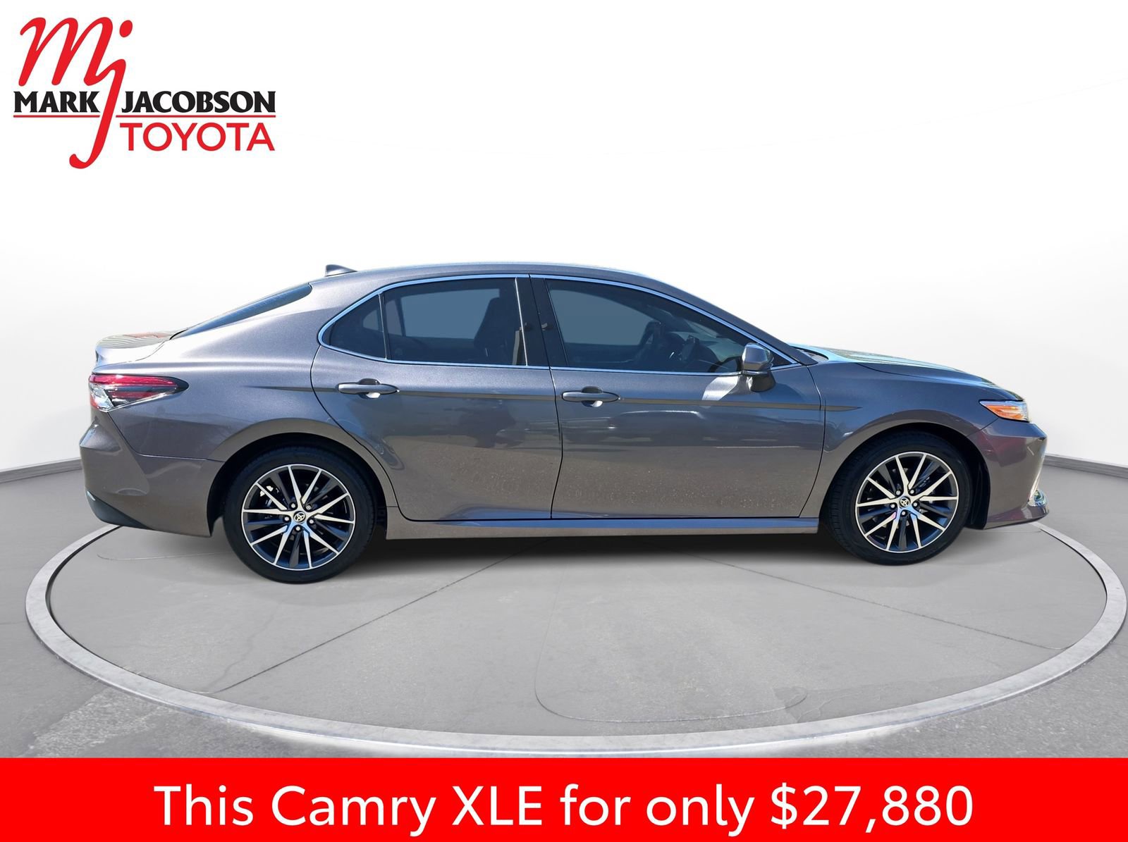 Used 2024 Toyota Camry XLE FWD image 7