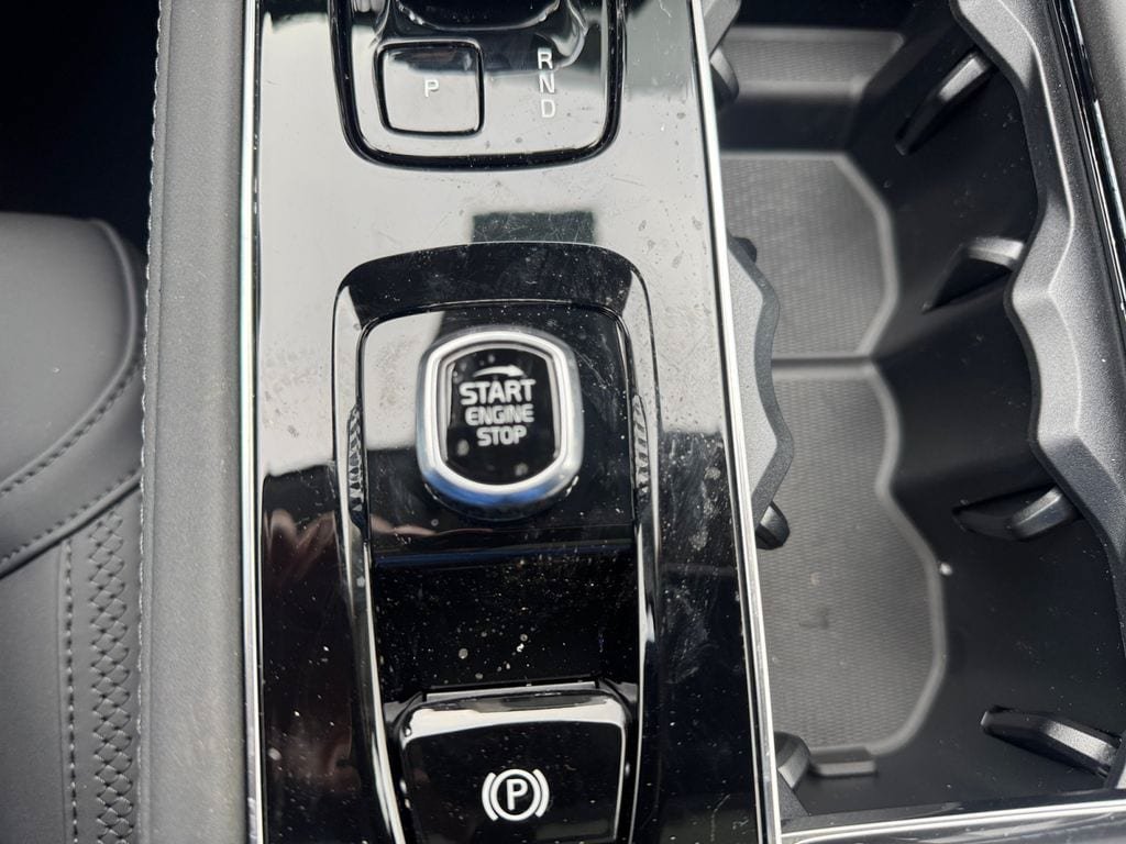 New 2026 Volvo XC90 B6 Plus w/ Protection Package Premier AWD/4WD image 16