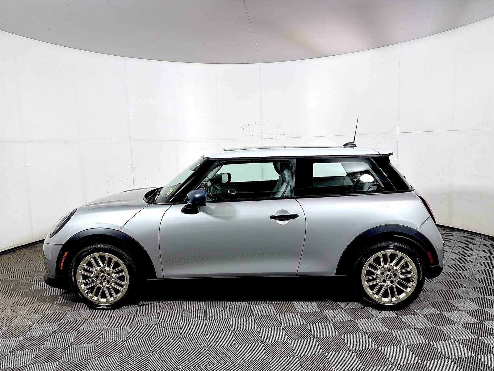 Used 2025 MINI Cooper S FWD image 4