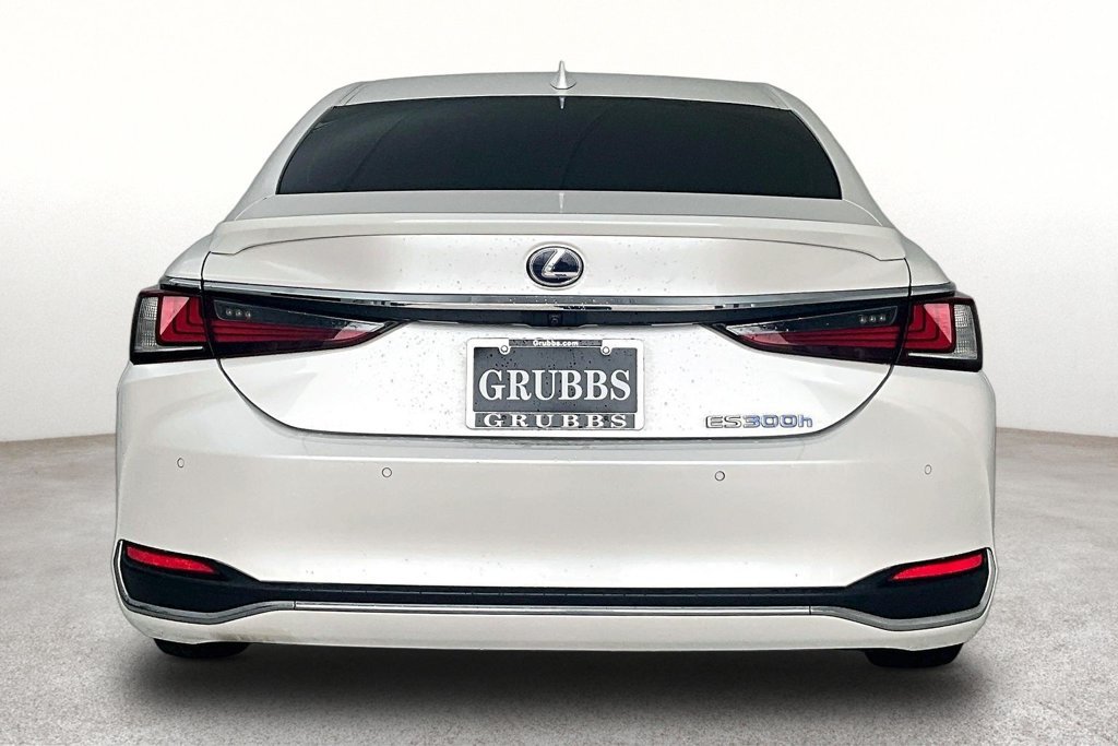 Used 2020 Lexus ES 300h Ultra Luxury w/ Accessory Package 2 FWD image 5