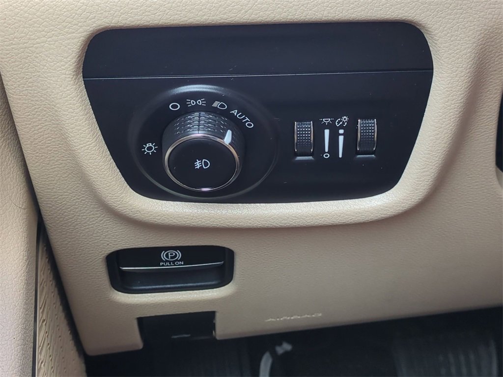 Used 2021 Jeep Grand Cherokee L Limited w/ MOPAR Finishing Package image 18