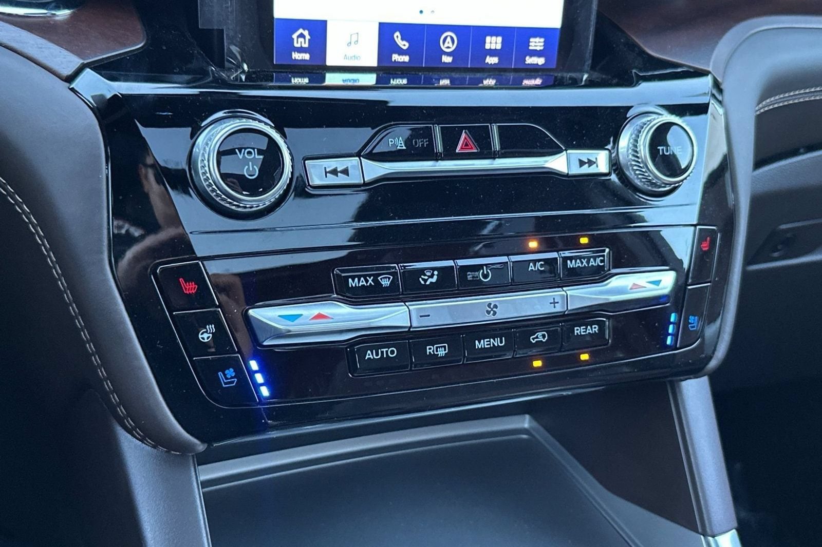New 2024 Ford Explorer King Ranch w/ Technology Package RWD image 27
