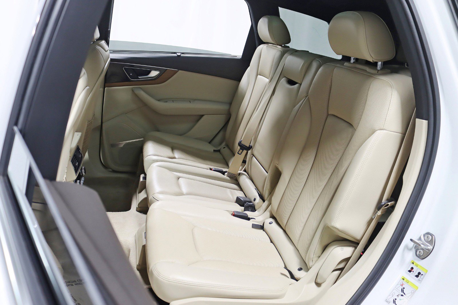 Used 2017 Audi Q7 3.0T Prestige image 32