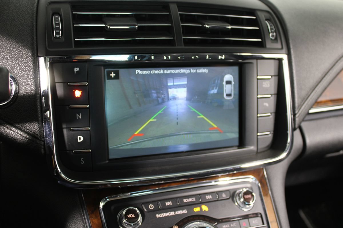 Used 2017 Lincoln Continental Select FWD image 33