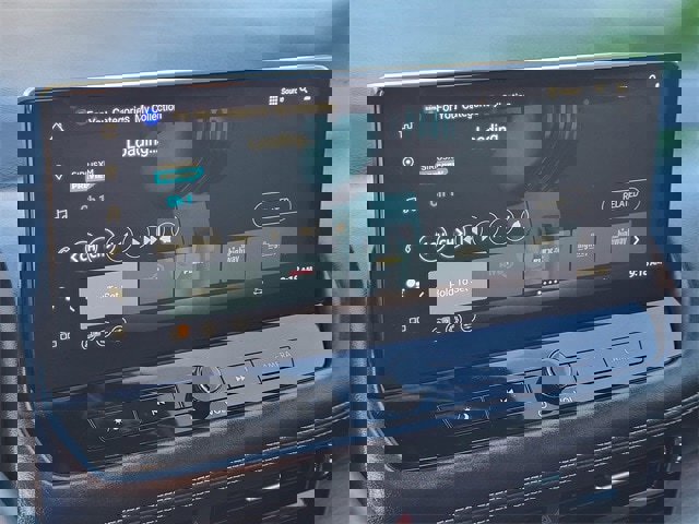 Certified 2025 Nissan Rogue Platinum w/ Platinum Premium Package image 14