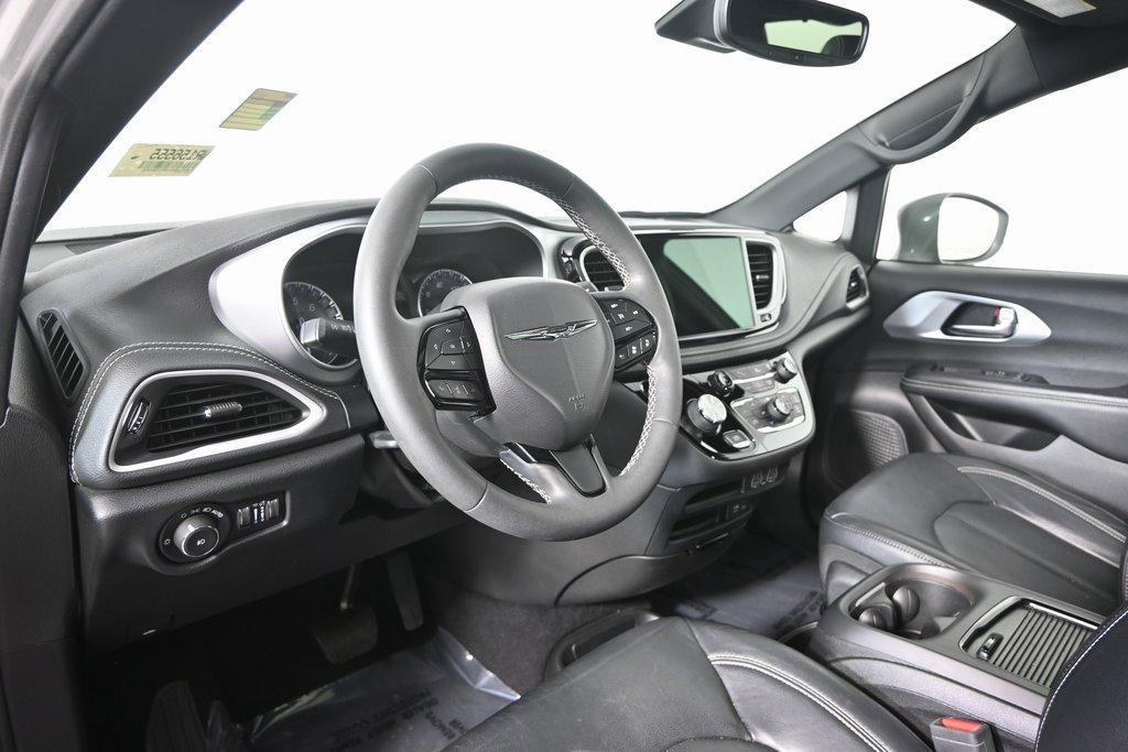 Used 2022 Chrysler Pacifica Touring-L w/ S Appearance Package image 25