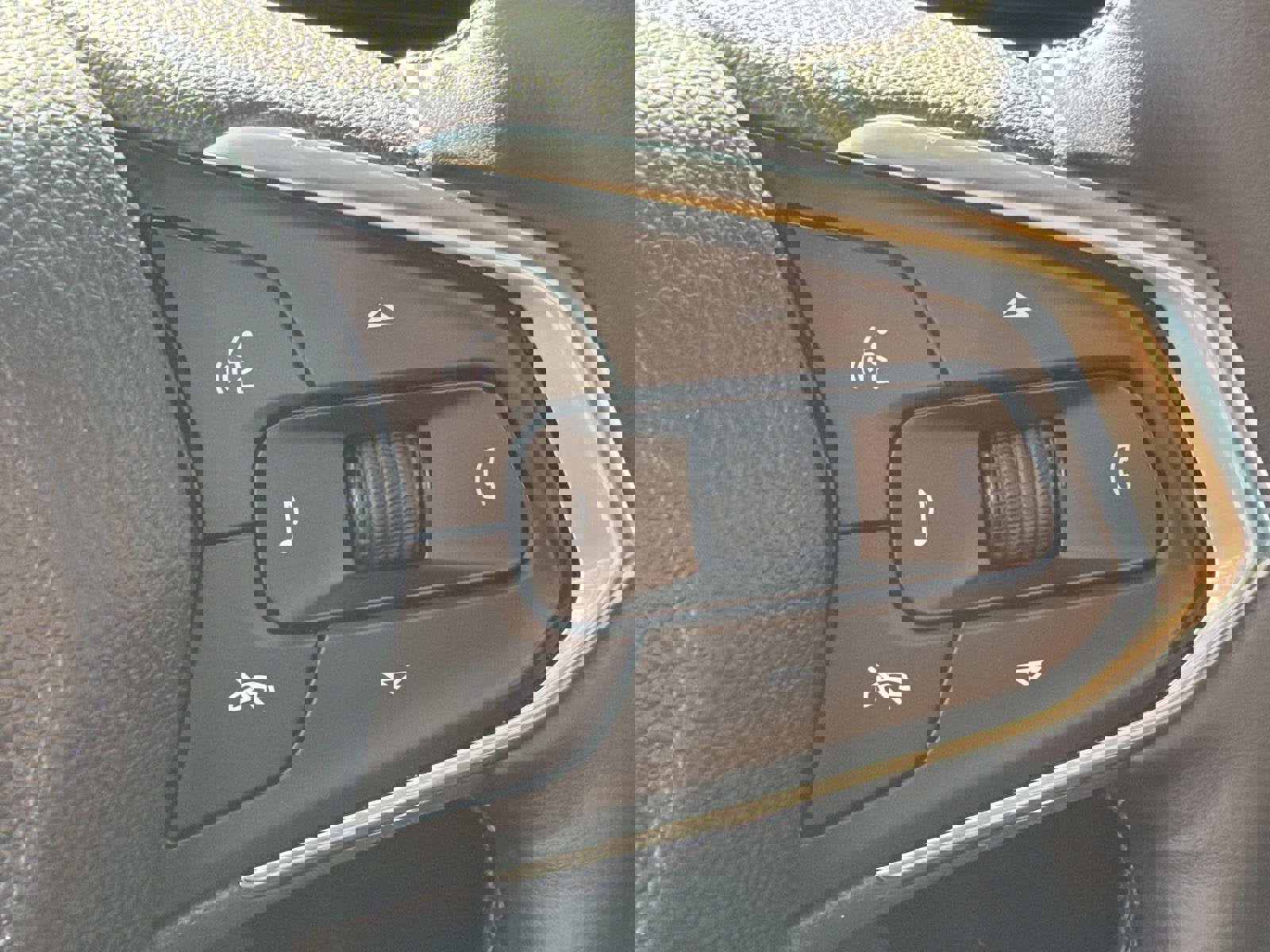 Certified 2025 Chevrolet Trax LT w/ LT Convenience Package image 7