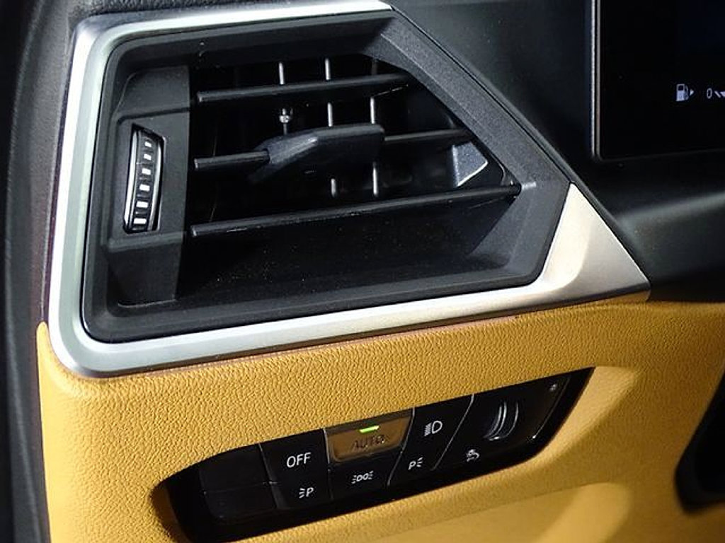 Used 2024 BMW 330i Sedan RWD image 22