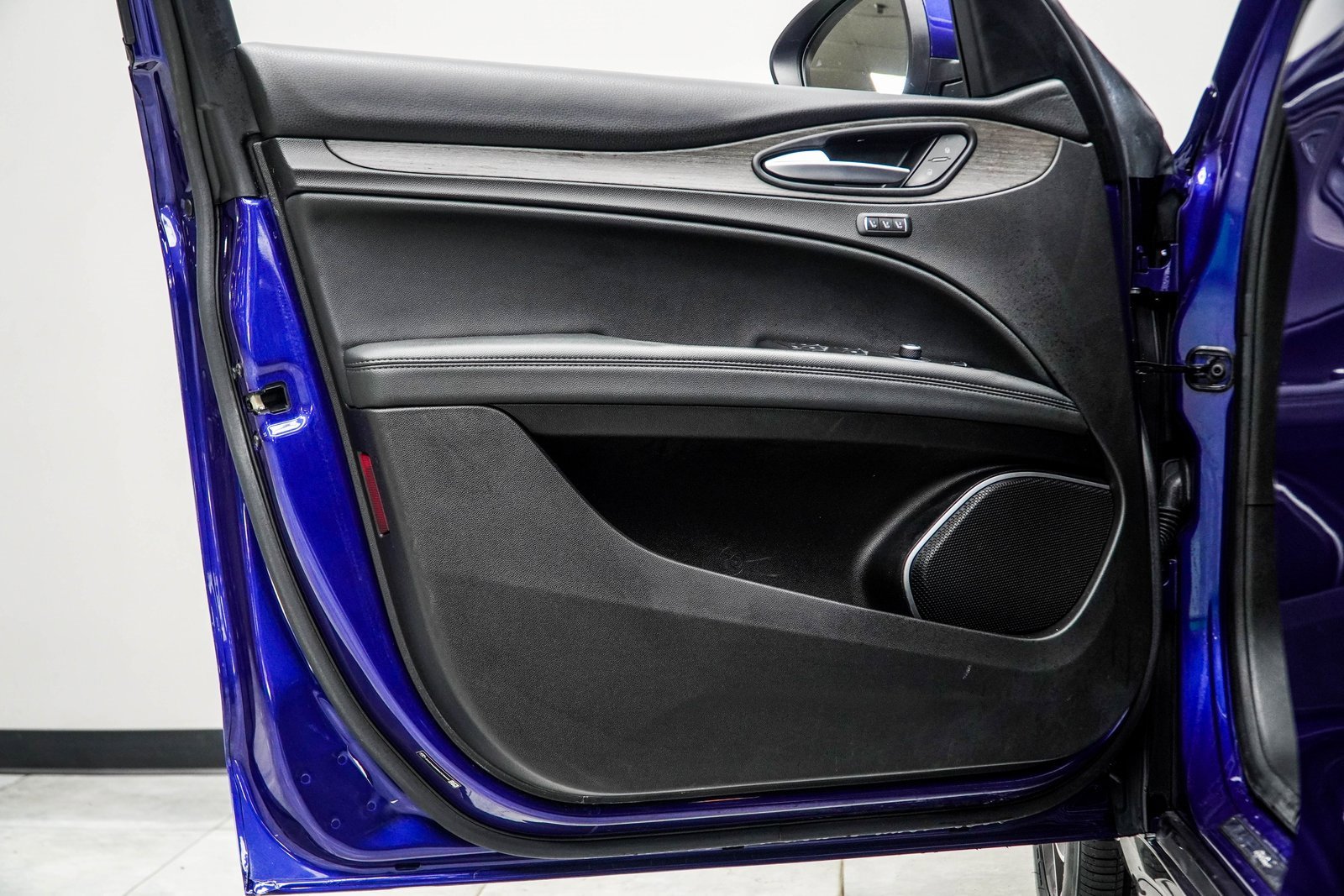 Used 2022 Alfa Romeo Stelvio Ti image 32