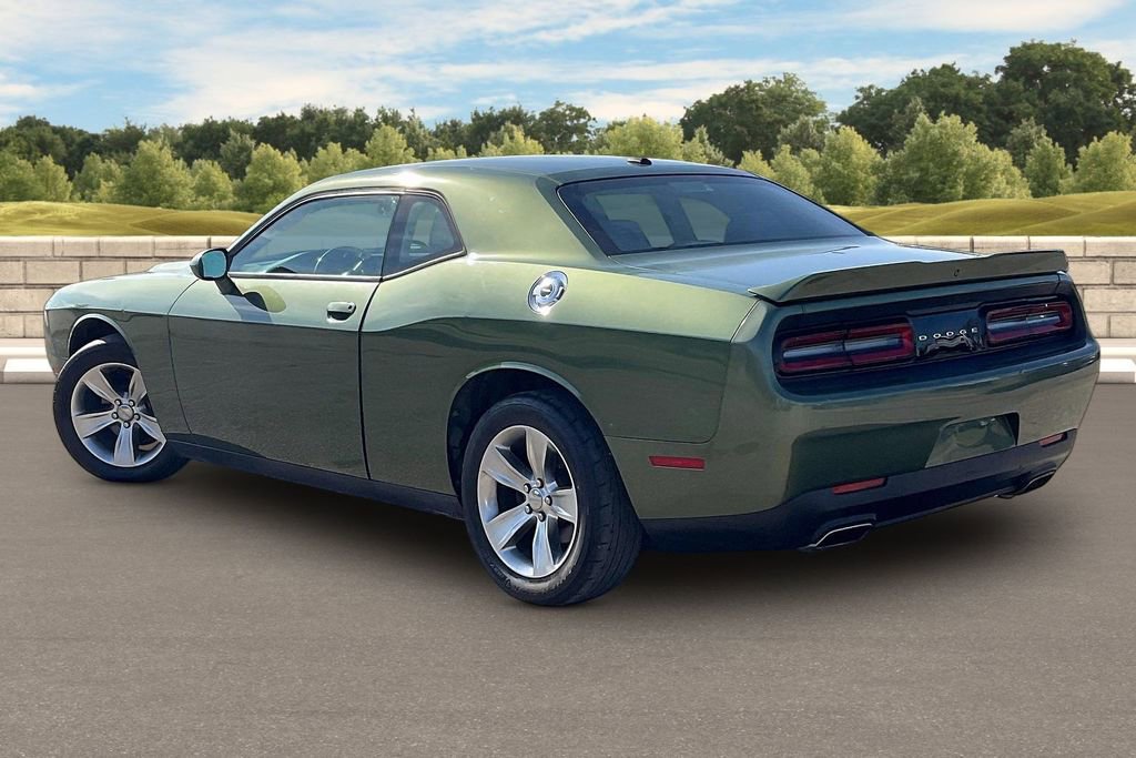 Used 2018 Dodge Challenger SXT RWD image 10