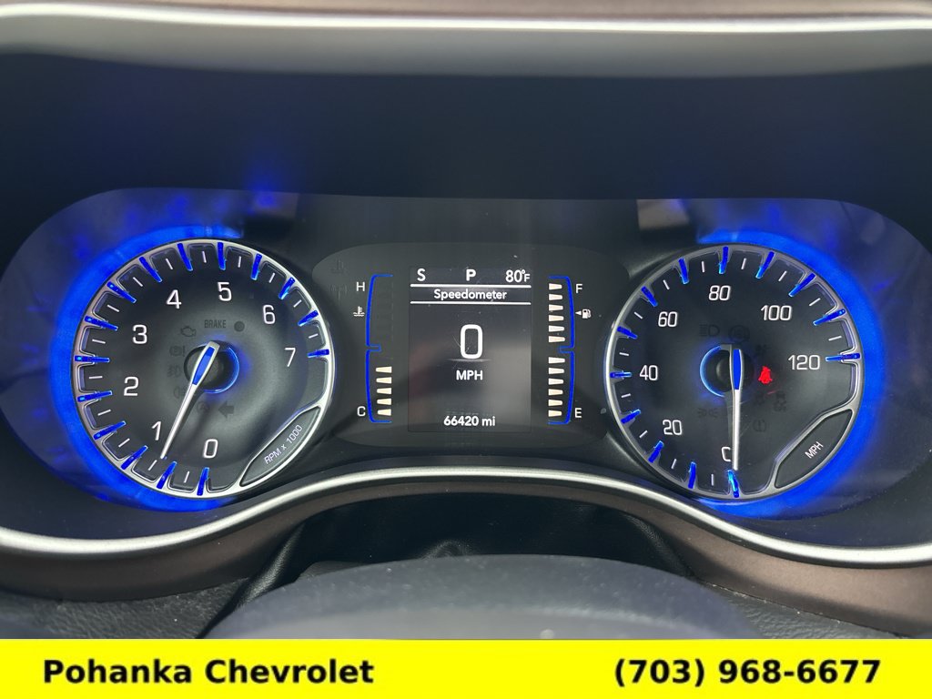 Used 2018 Chrysler Pacifica Touring-L w/ Tire & Wheel Group FWD image 9