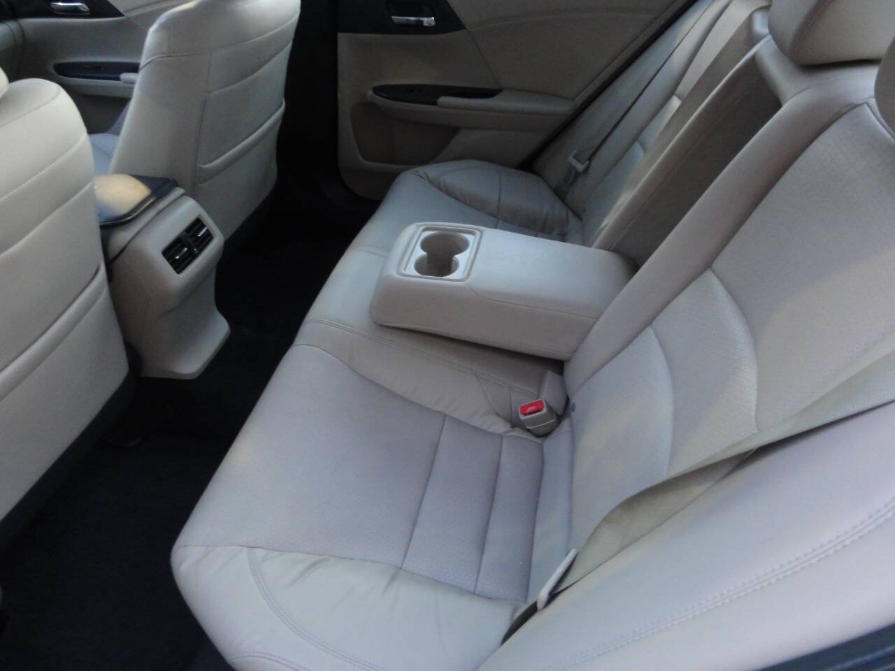 Used 2017 Honda Accord EX-L image 10