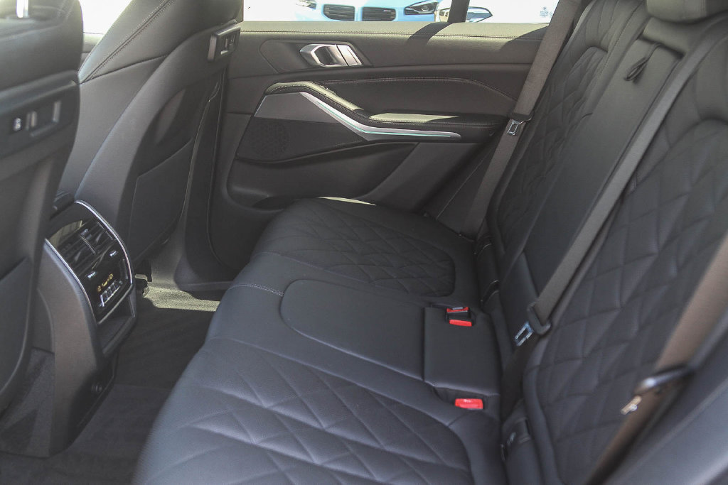 Used 2023 BMW X5 sDrive40i w/ M Sport Package RWD image 15