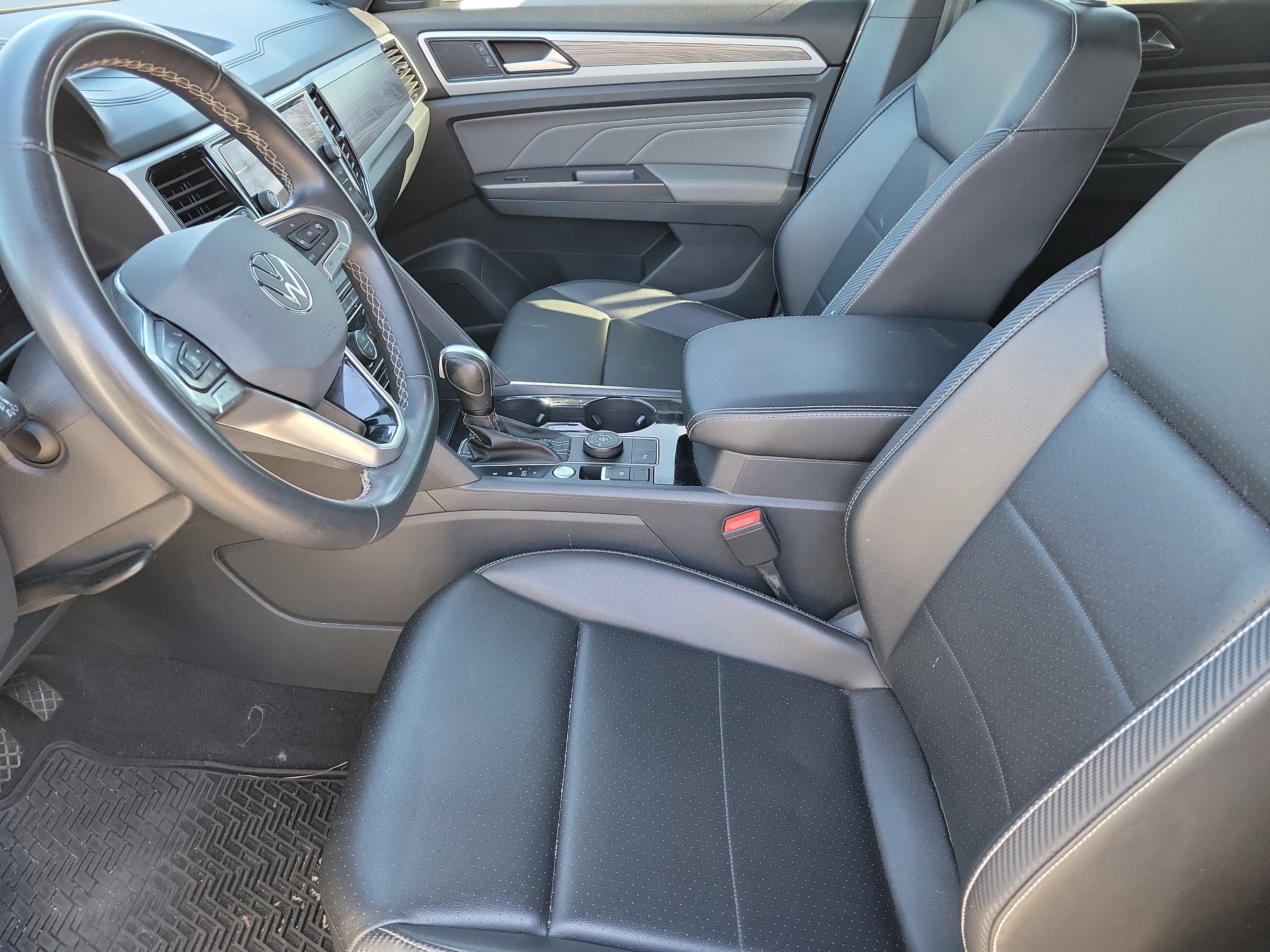 Used 2023 Volkswagen Atlas Cross Sport SE w/ Black Wheel Package image 3