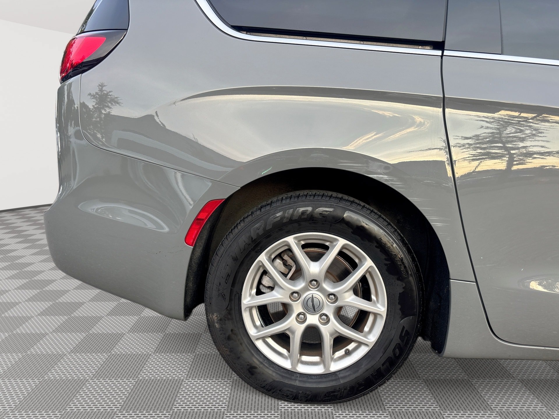 Used 2025 Chrysler Pacifica Select FWD image 29