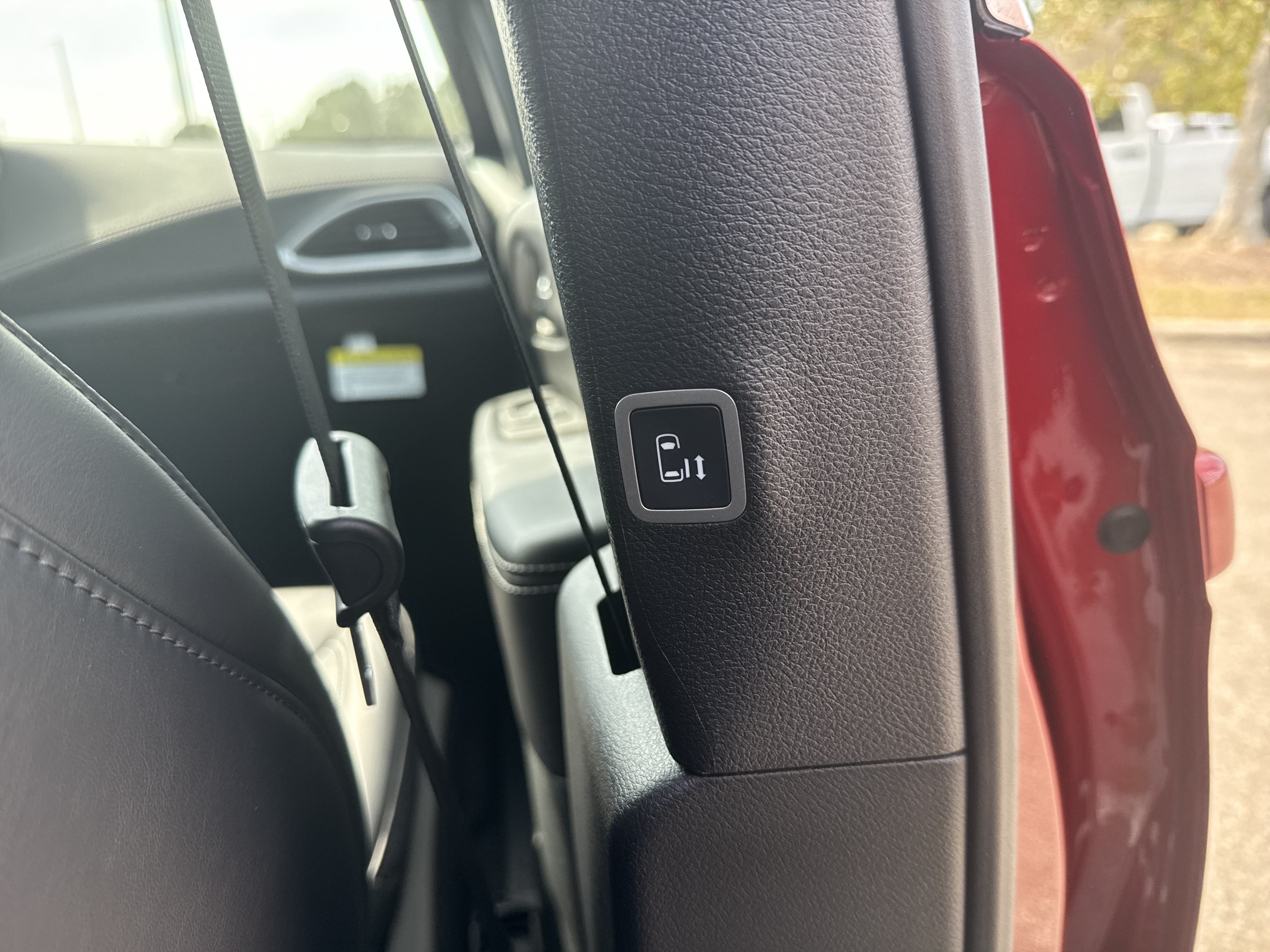 New 2026 Chrysler Pacifica Select FWD image 18
