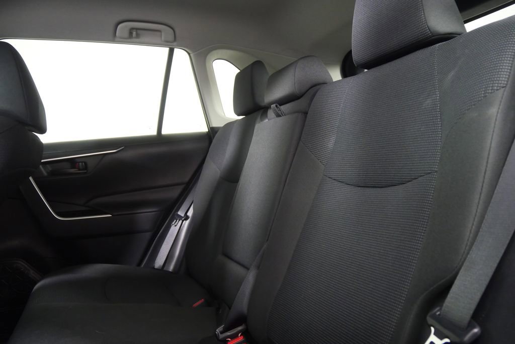 Used 2019 Toyota RAV4 LE FWD image 10