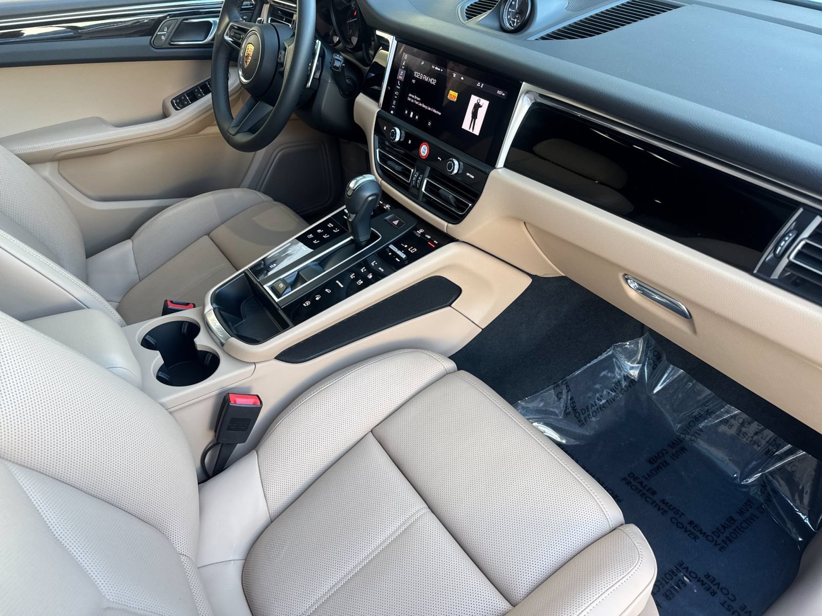 Certified 2026 Porsche Macan AWD/4WD image 18