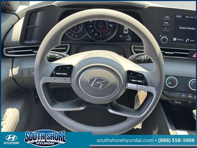 Certified 2023 Hyundai Elantra SE FWD image 18