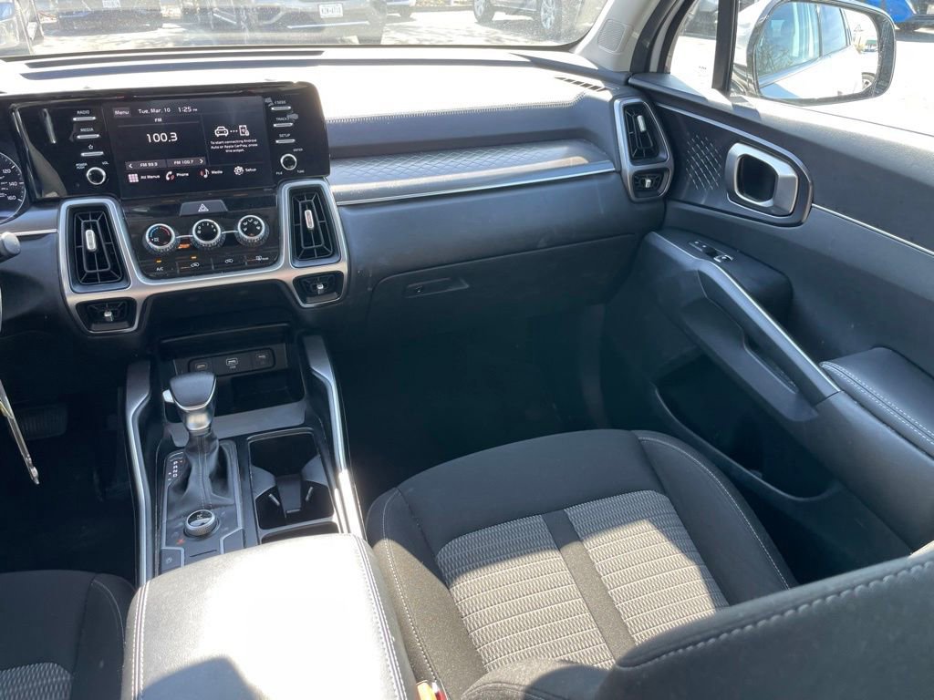 Used 2023 Kia Sorento LX image 10