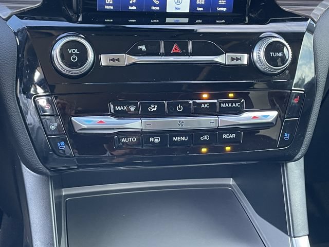 Used 2024 Ford Explorer Limited w/ Limited Technology Package RWD image 19